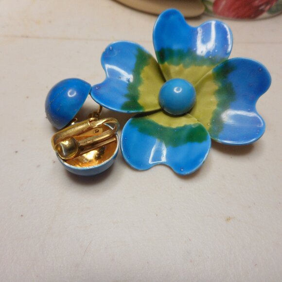 JEWELRY SET - cute little button Earrings and pin/ Broach - Picture 3 of 4